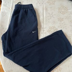 Men’s Nike Sweatpants - Loose fitting cuffs